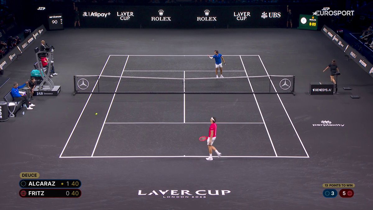 El show HA EMPEZADO 🎩🎩🎩 Alcaraz levanta al O2 Arena de Londres con esta barbaridad 😳 #LaverCup