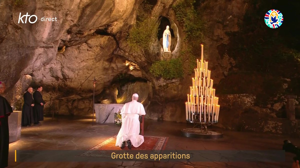 🇫🇷🇻🇦 FLASH | Le pape Léon XIV s’est recueilli ce soir dans la grotte de Massabielle, à Lourdes, où la Vierge Marie serait apparue à la jeune Bernadette Soubirous en 1858.