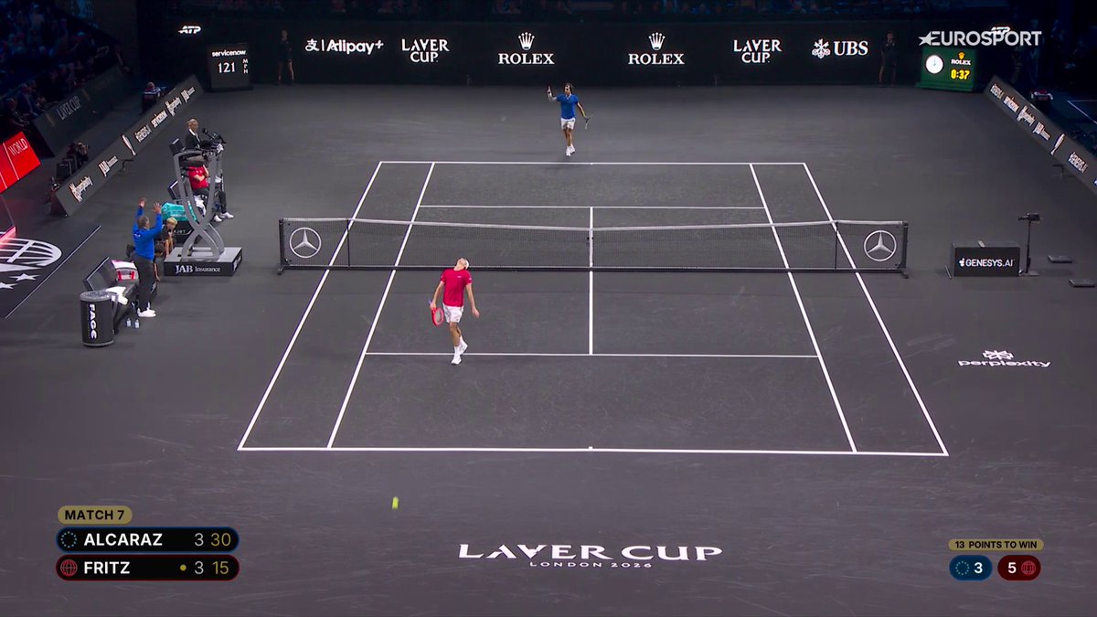 Noah aplaude. Agassi mira al cielo. El público enloquece. Qué GLOBAZO de Carlos Alcaraz 🤯🤯🤯 #LaverCup