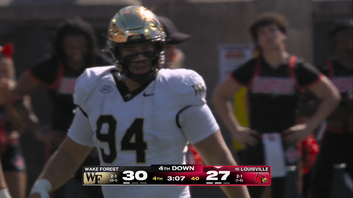 WHAT A PLAY FOR WAKE FOREST ON THIRD DOWN IN THE RED ZONE 🍿