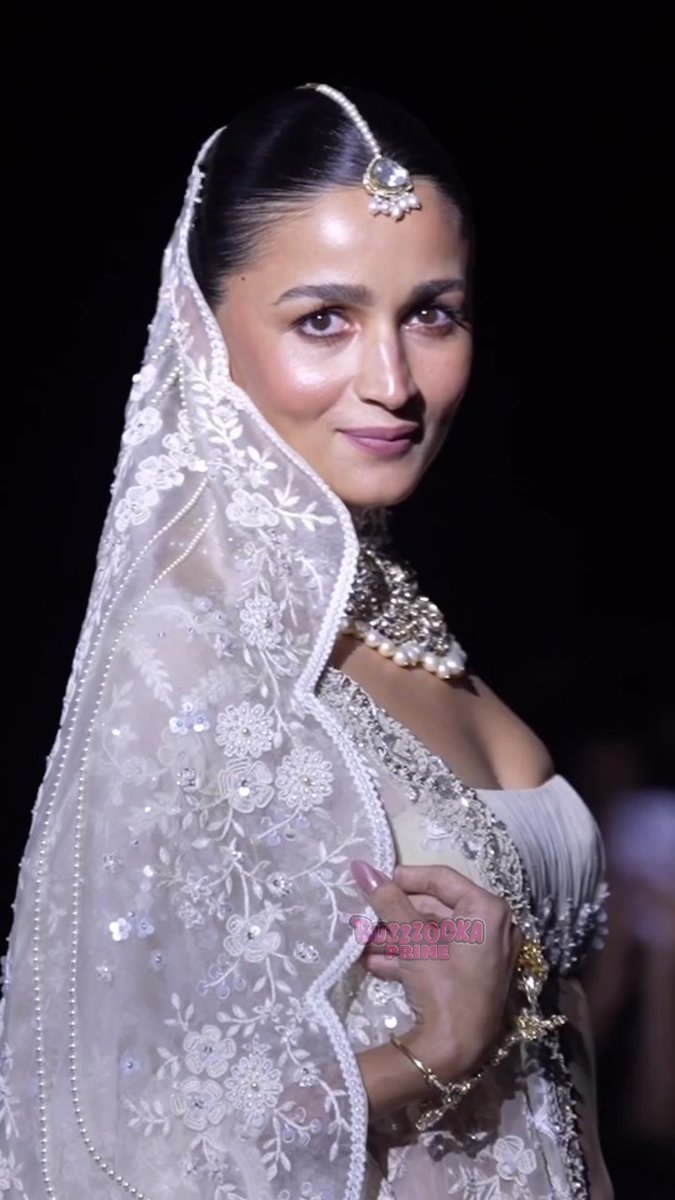 Alia Bhatt walks the ramp as the showstopper for Manish Malhotra at the 15th-anniversary celebration of Mijwan Fashion Show ✨🤍 #Alia #AliaBhatt