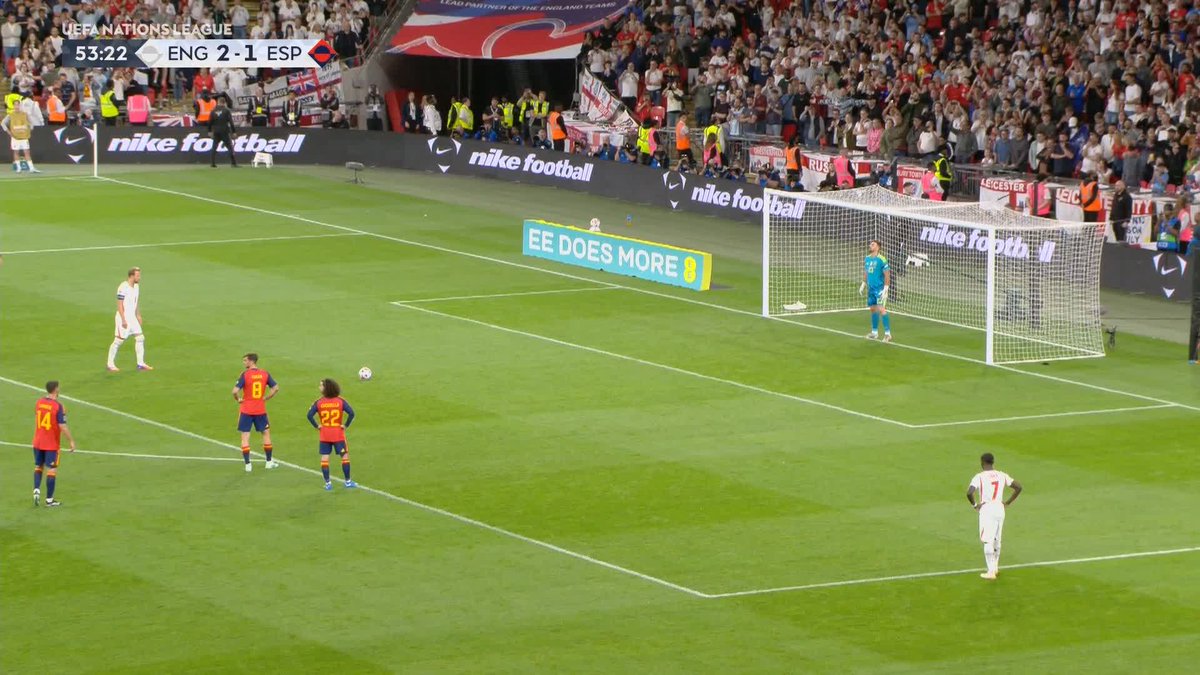 Kane MISSES from the penalty spot! 😧 Harry Kane slips when he strikes the ball, let off for Spain and Luis de la Fuente #ITVFootball