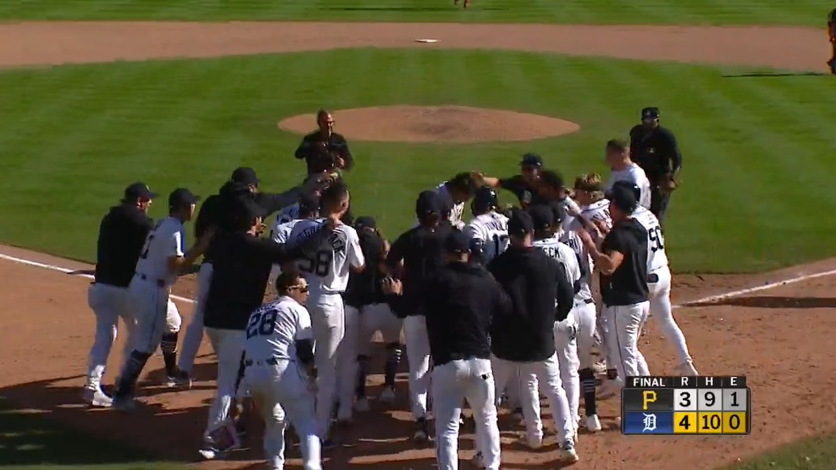 FOR JV! Eduardo Valencia walks it off for the Tigers in Justin Verlander's final game 😱