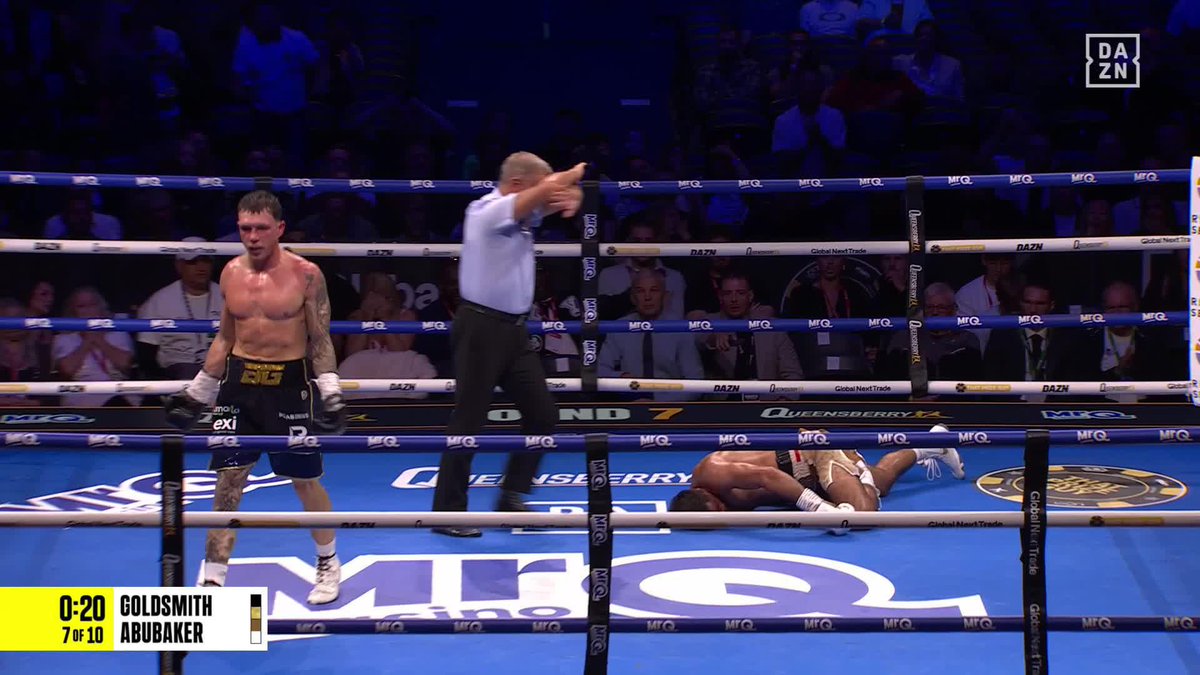 GOLDSMITH STOPS IT! 🤯 An unbelievable final couple of round is eclipsed by an ice cold KO 🥶 #DaviesCollins | LIVE NOW on DAZN ▪️