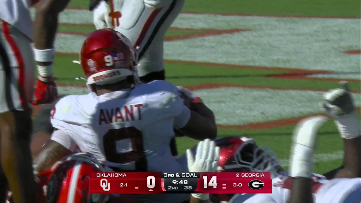 Georgia brings the pressure in the red zone ➡️ turnover and score!