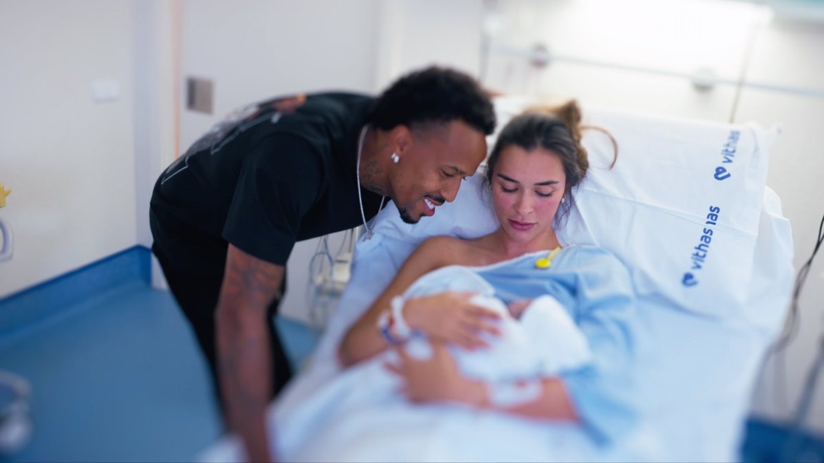 Você já era amado antes mesmo de nascer e agora, finalmente, posso te amar nos braços. Bem vindo ao mundo, Gabriel. Nossa família está ainda mais completa com você 🩵