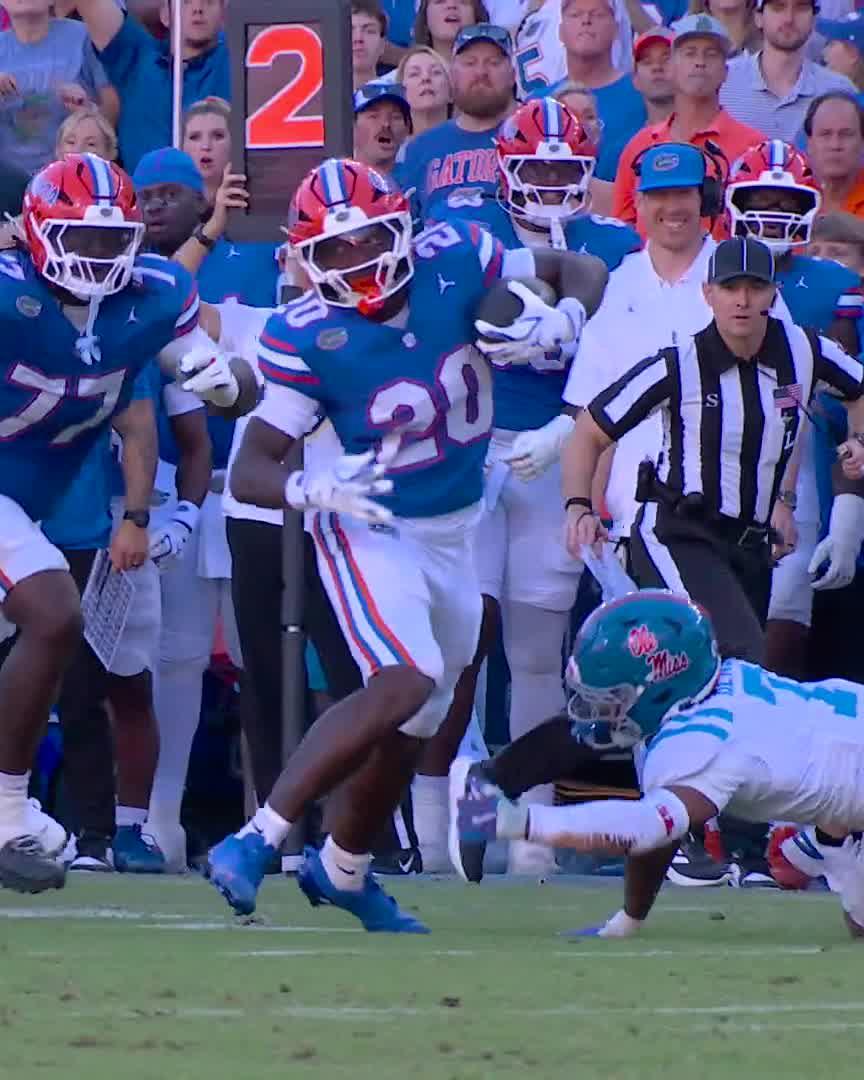 More electric – the juke or Coach Sumrall running down the sideline? ⚡️ Florida Gators Football x 📺 ABC