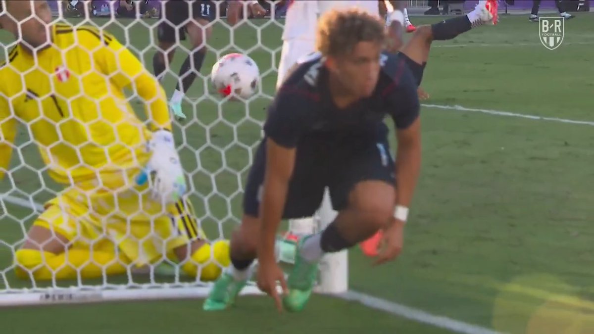 18-year-old Julian Hall off the bench to score on his debut. What a moment! 3-1 USMNT ✨