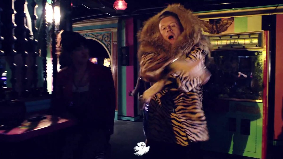 Thrift Shop but the beat is Candy Shop