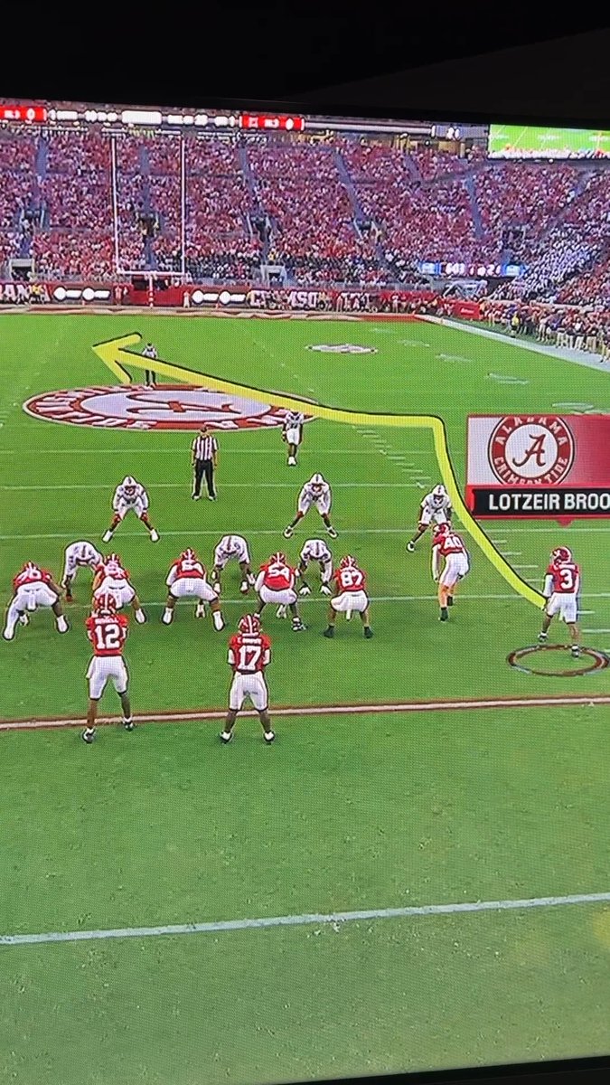 the route… the throw… the pop from the crowd when he catches it 🤌🤌🤌