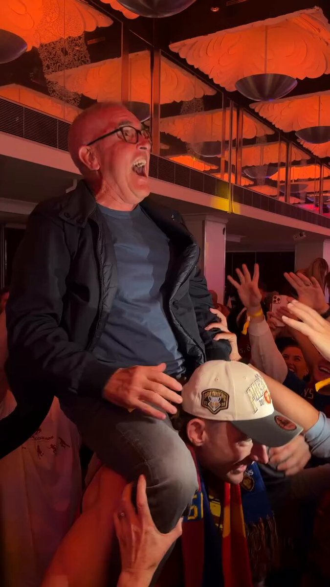 Fages is the life of the premiership party 🤭 (via: tippahdwan / Instagram) #AFLGF