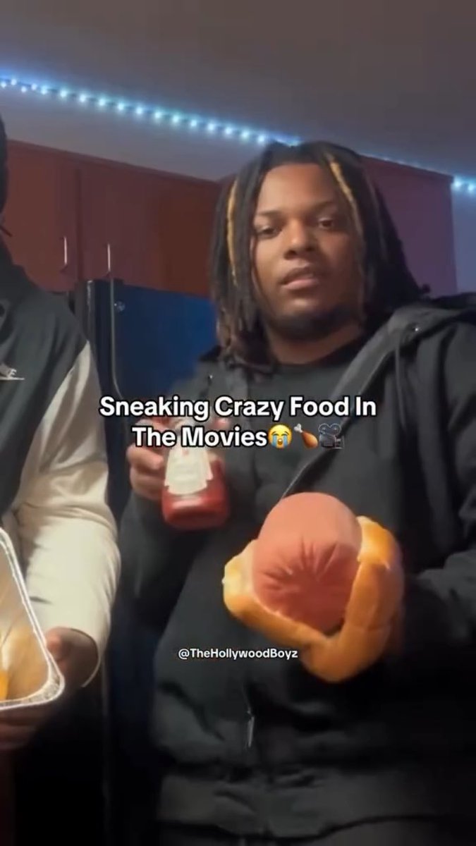 What is that??? #kingj2x #funny #theater #hotdog