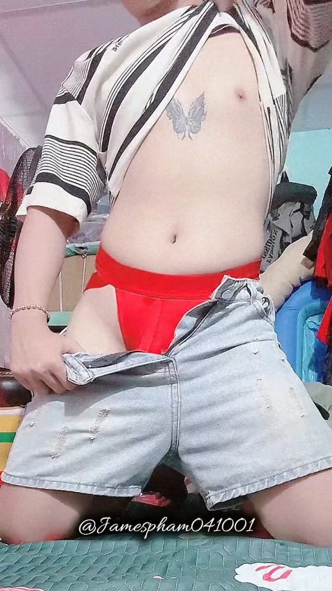 Phun nước bọt rồi đút cc vào đi còn chờ gì nữa, nứng quá rồi ☺️🤭