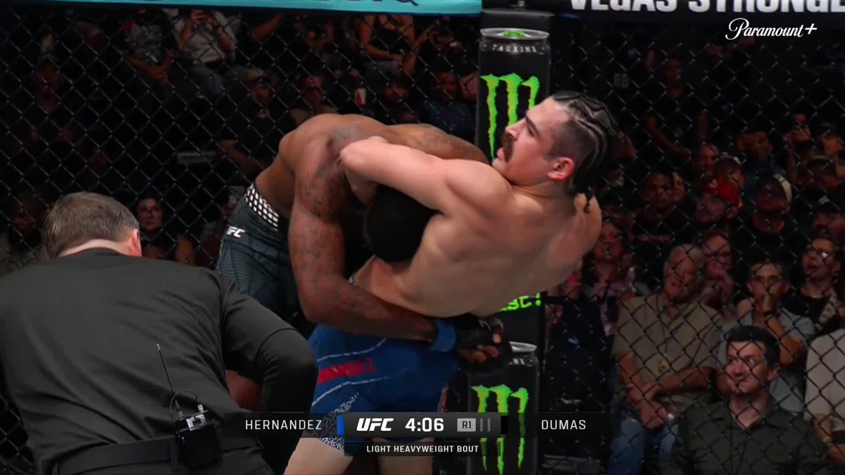 ON TWO DAYS NOTICE 🤯 Luis Hernandez takes the guillotine choke for the win in his UFC debut! [ #UFCVegas121 | LIVE on @ParamountPlus ]