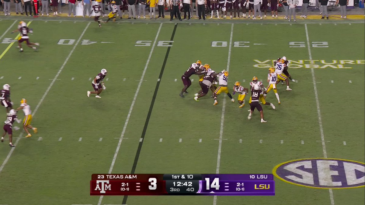 AS WIDE OPEN AS IT GETS 😲 Sam Leavitt with the 57-YD TD to Jackson Harris on 4th down to extend LSU's lead 🔥