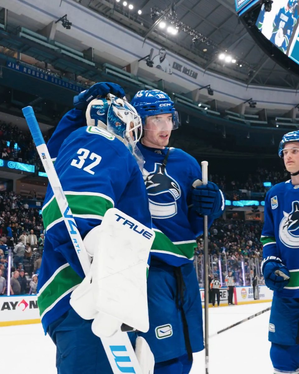 Who else missed goalie hugs? 😄