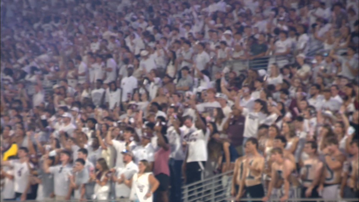 Mississippi State sets world record for most cowbells rung simultaneously 😮