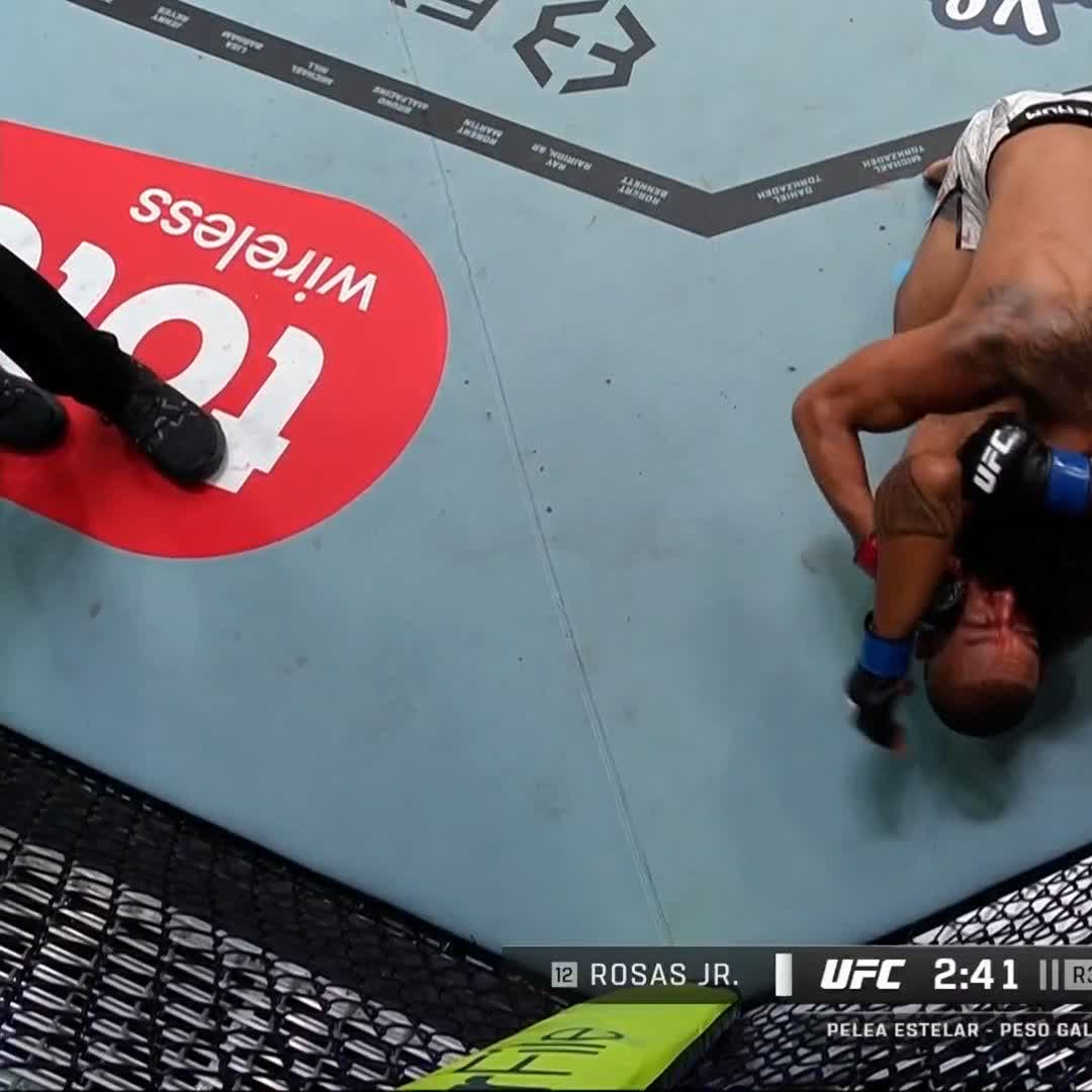 Impresionante lo de Raúl Rosas con ese volumen de golpes 🥵 #UFCVegas121 | Ver en vivo por Paramount+ Deportes