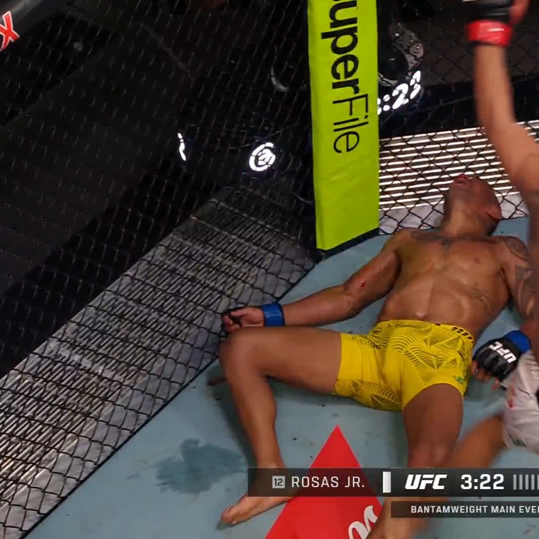 In the fifth and final! ❌🇲🇽 El Niño Problema😈 defeats Raoni Barcelos in our #UFCVegas121 main event!