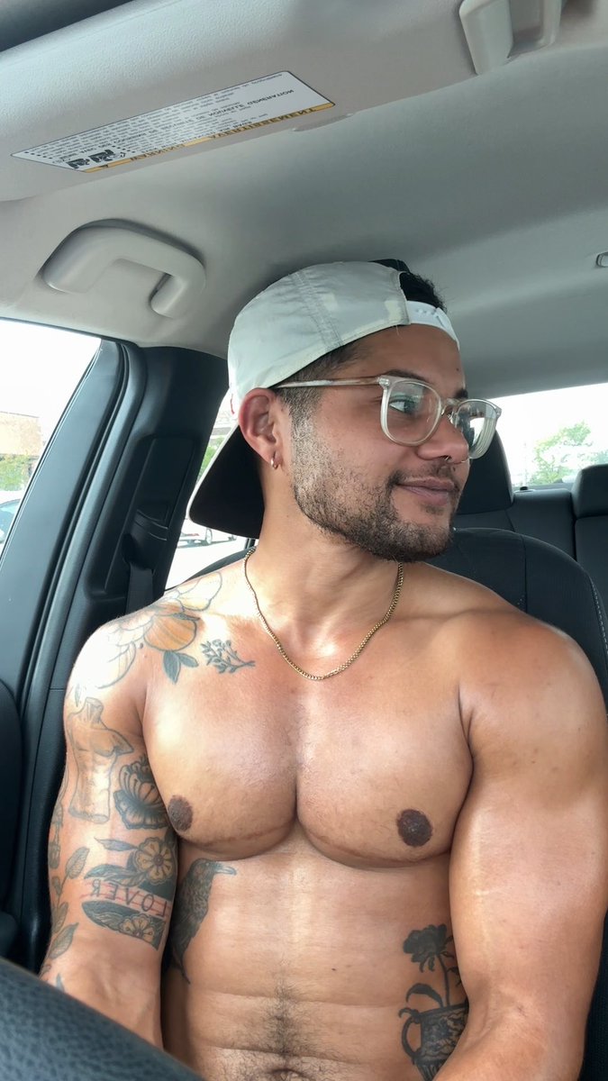 every day ~should~ be chest day #ftm #trans #chest #transmen #flexing