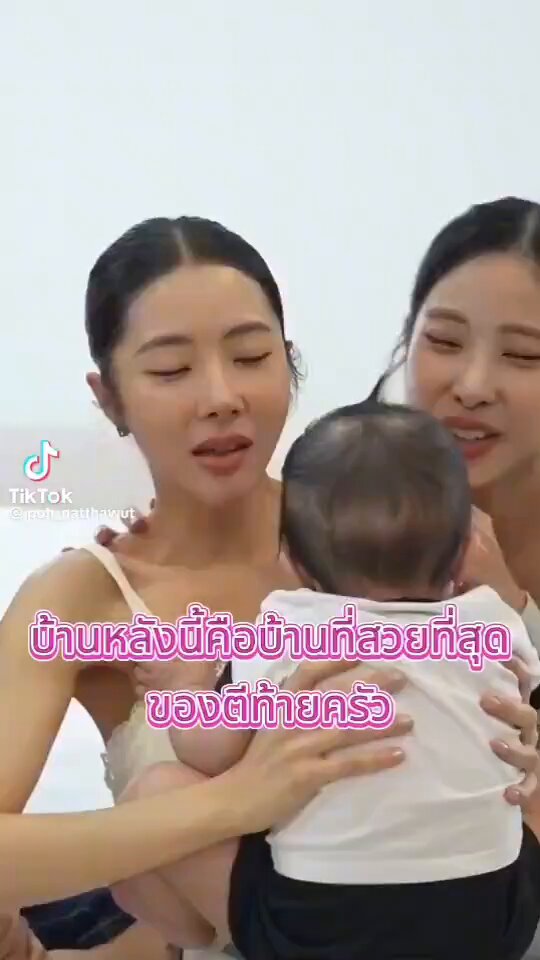 จุกอกมาก! ฟัง เนย วรัฐฐา พูดในตีท้ายครัวแล้วเข้าใจเลยว่าทำไมใจมันถึงหมด โพสต์ด่าสามียาวเป็นหางว่าว หวังให้สำนึกเรื่องหน้าที่พ่อ สรุปอีกฝ่ายแคปไปนั่งหัวเราะกับเพื่อนว่าเมียด่า ชีพูดประโยคเดียวจบเลย "คนทั้งประเทศรู้สึก ยกเว้นเขา" ช็อตฟีลขั้นสุด แต่สิ่งที่ฮีลใจคือน้องสาวสองคน แจมยอมทำงานจนผอมเหลือ 38 โล พิกเล็ทยอมนอนพื้นช่วยเลี้ยงหลาน ครอบครัวนี้คำว่า Sister แข็งแรงมากจริงๆ #บันเทิงหน้าตุ๊ด #เนยวรัฐฐา