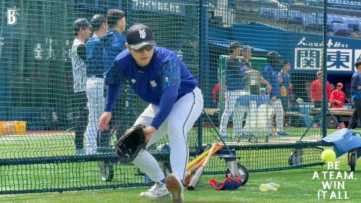 #藤田一也 コーチによる、テニスボールを使った #佐野恵太 選手、#度会隆輝 選手の捕球トレーニング🎾 #限界のその先へ #baystars