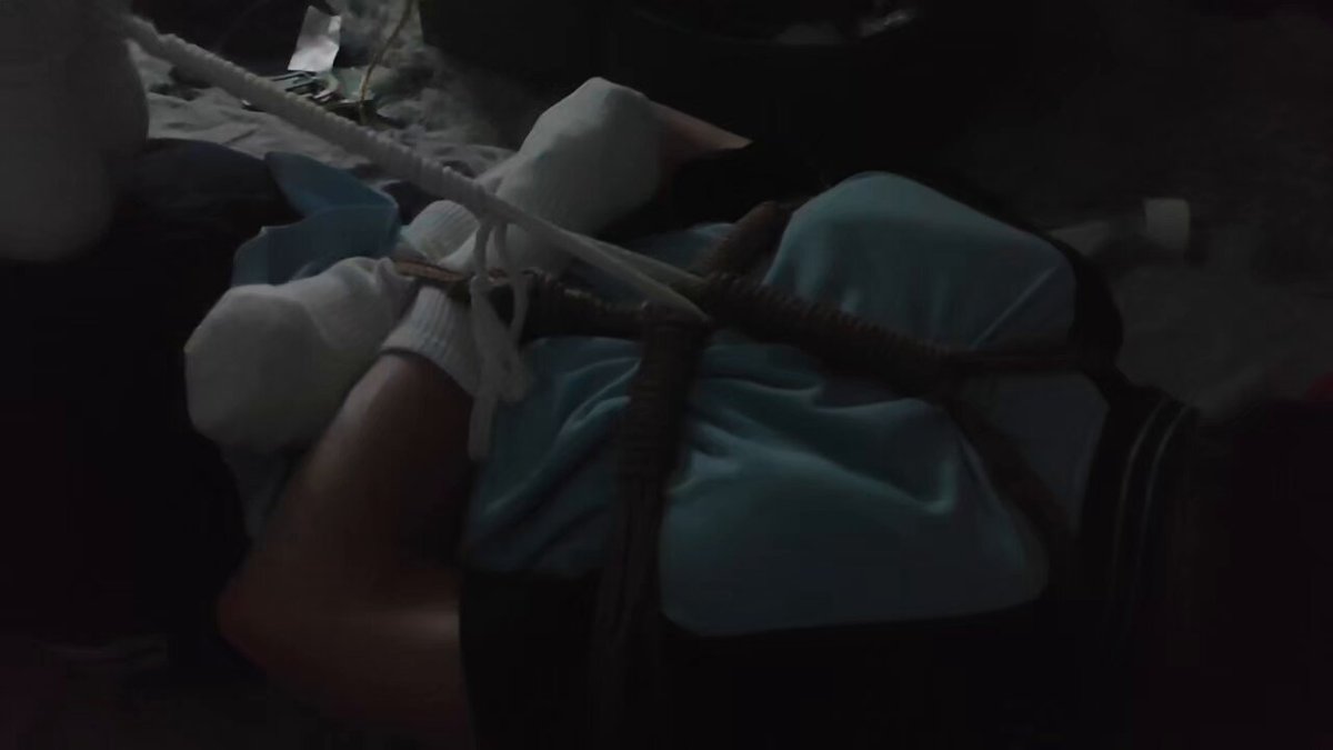 大早上9点跑来找我，我只睡了6个小时 这就是不让我好好睡觉的下场！ 9点半开始被绑到现在还没解开！😡😡😡