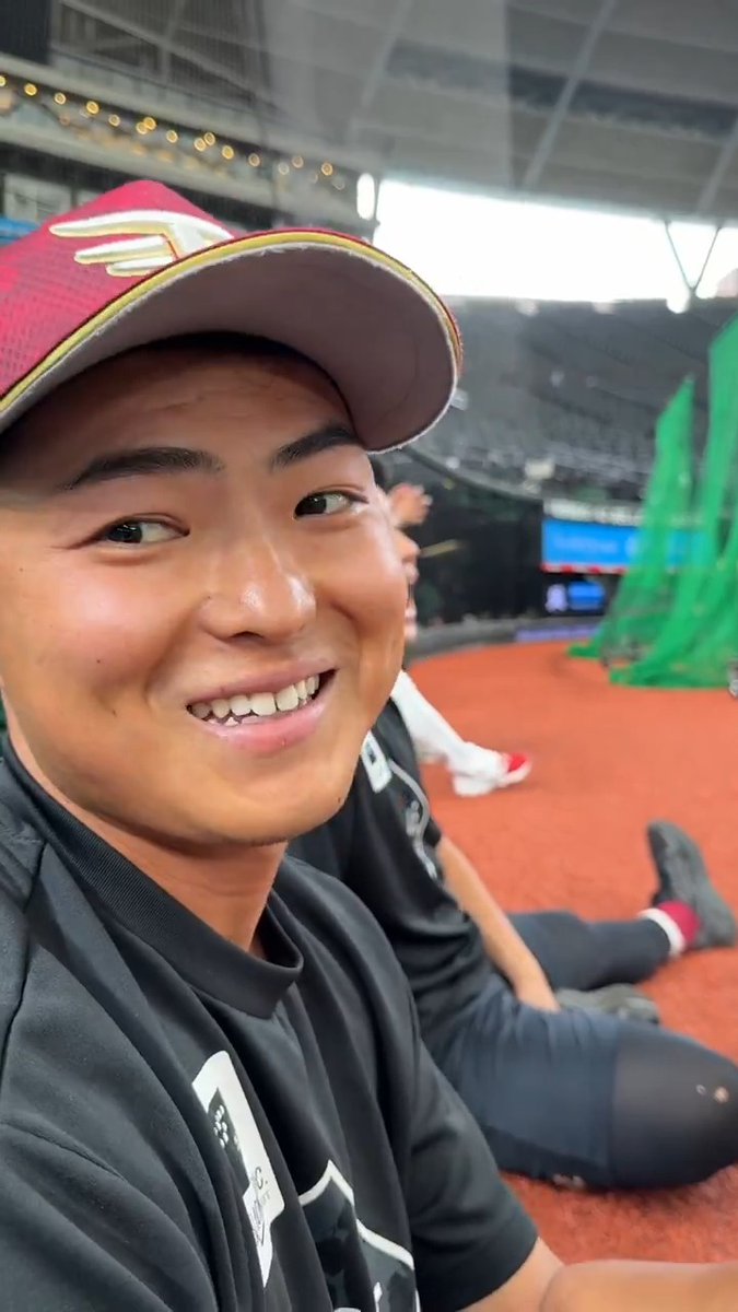 昨日、5ヶ月ぶりの一軍出場👏 #阪上翔也 選手💫 初ヒットにむけて #小郷裕哉 選手がエールの言葉💬✨️ 「俺は7打席目で初ヒット」 繁永選手「12打席目」 「シゲに勝とう！🤣今日やな！」 #RakutenEagles #強鷲革新