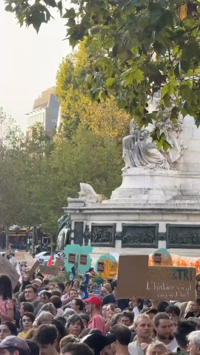🌱 Au rassemblement pour le climat, le vivant et la justice sociale. Pas d’écologie sans lutte des classes et antiracisme.
