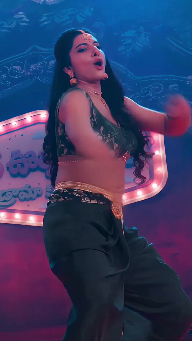 Give the cameraman a raise, the choreographer an award, and the dancers a crown.