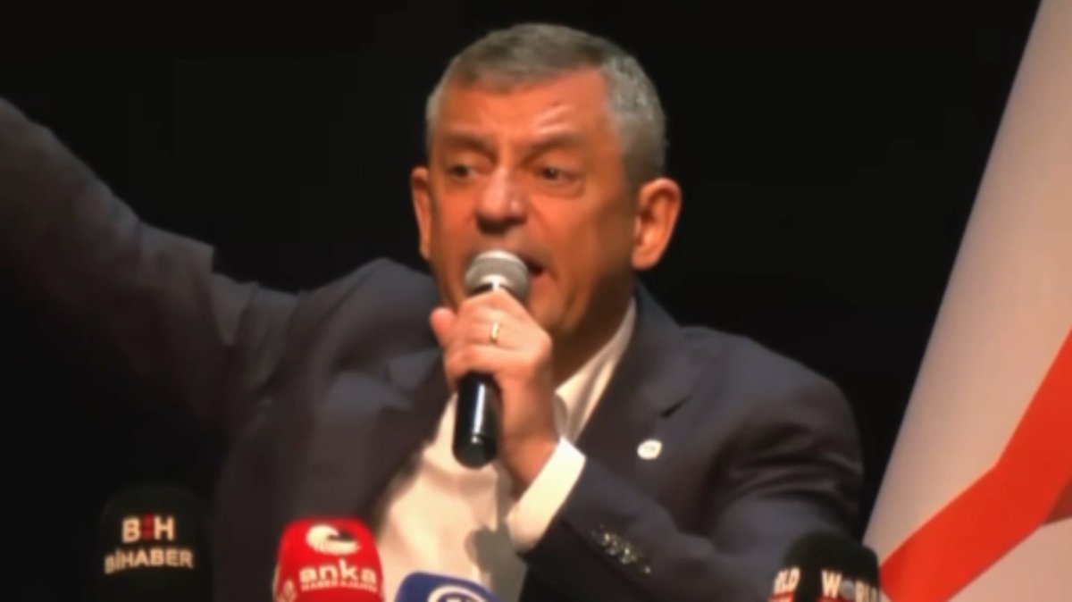 #SONDAKİKA Özgür Özel'den Cumhurbaşkanı Erdoğan'a fon çıkışı: "Erdoğan, ya bu bataklığı kurutmak için bizimle birlikte çalışacaksın ya da o bataklıkta boğulacaksın. Buradan Erdoğan'a söylüyorum: Fatma Betül Sayan Kaya'dan 2 milyar, kocasından 1,5 milyar bu milletin parasını geri alacak mısın? Bütün bu milletin parasını çarpan AK Partililerin hesaplarına el koyacak mısın?"
