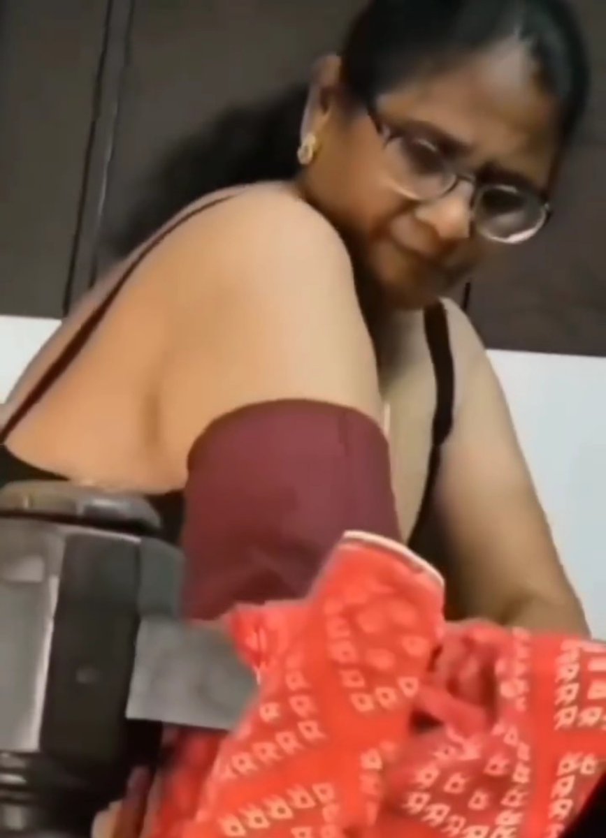 Desi Aunt change her clothes and her man shoot the short video ❓ #27Sep #VíasChile #desi #aunty #Mature #Chubby #Mallu