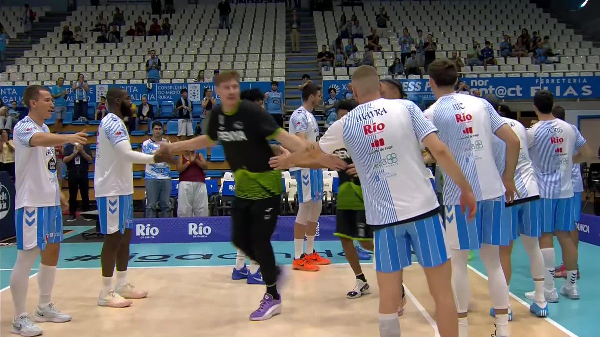 🤝 𝙍𝙀𝙎𝙋𝙀𝘾𝙏 Este es el PASILLO con el que Río Río Breogán recibía en el Pazo a Asisa Club Joventut Badalona, CAMPEÓN de la #SupercopaEndesa. ¡Momentazo! 👏 📺 DAZN España | #LigaEndesa