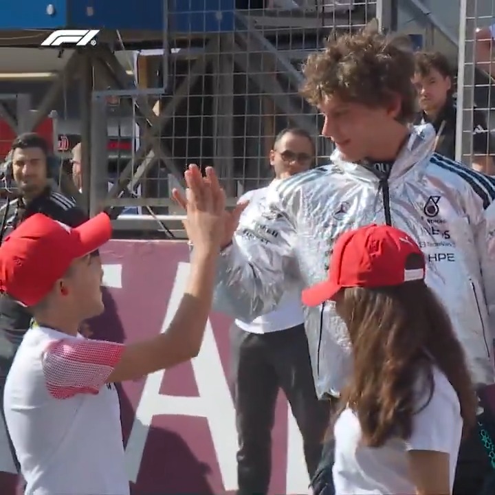 High fives with Kimi! 😍 #F1 #AzerbaijanGP