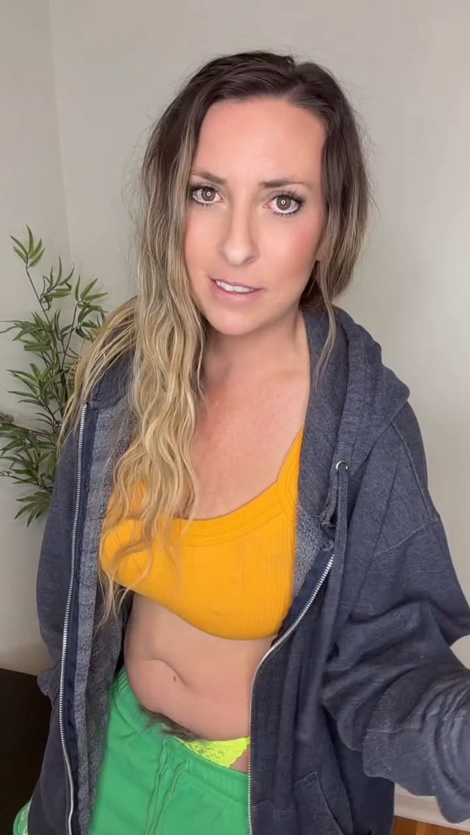 Would you still eat this single mom’s pussy even if she has a bush? 👀 #bush #hairypussy #pussy #singlemom #questionformen #explore
