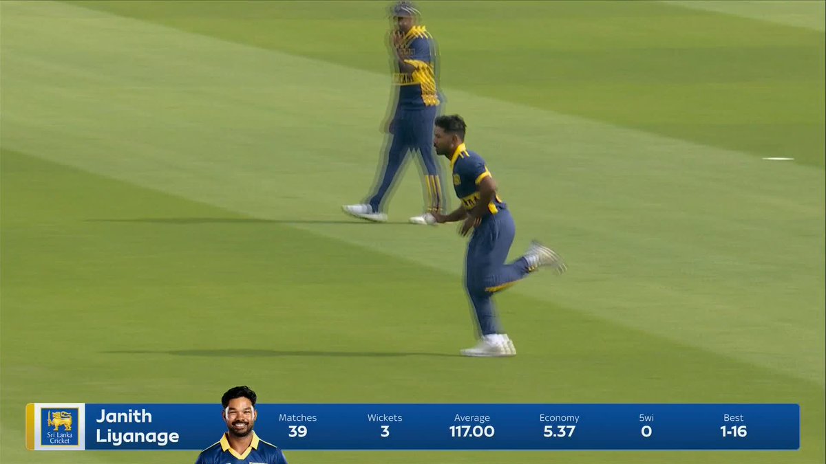 A massive wicket! 🔥 Sri Lanka immediately opt to review and correctly, Joe Root has to go ❌