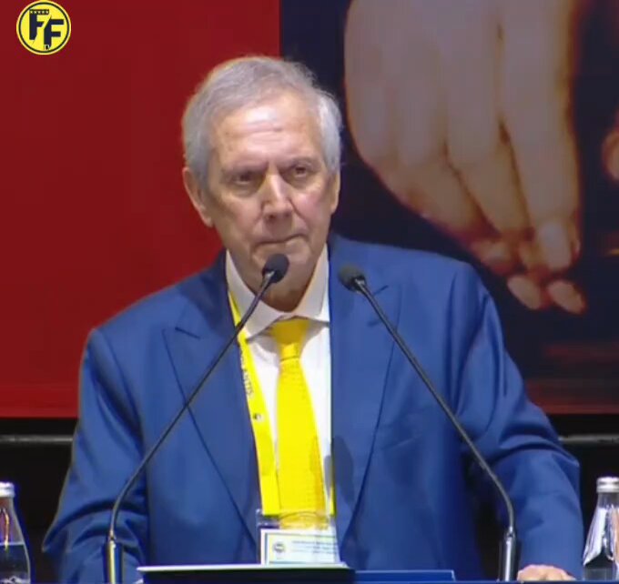 🚨 Aziz Yıldırım: Fenerbahçe büyük camia. Büyük güçtür. Bu gücün lütfen herkes farkına varsın. Fenerbahçe istemezse hiçbir şey gerçekleşemez. Türkiye'nin Fenerbahçe'ye ihtiyacı var. Fenerbahçe'nin de Türkiye'ye ihtiyacı var. Bağırıyor!