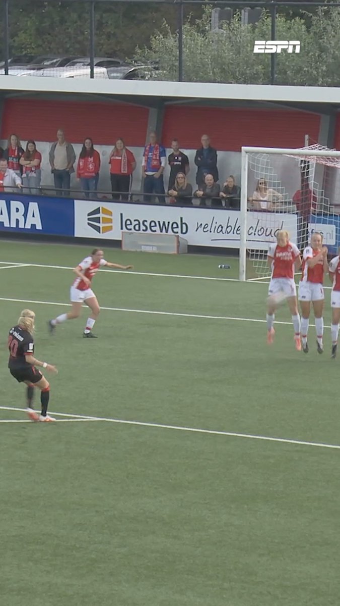 Jill Roord laat haar klasse weer zien: twee assists én twee goals binnen 60 minuten 🌟 #aztwe
