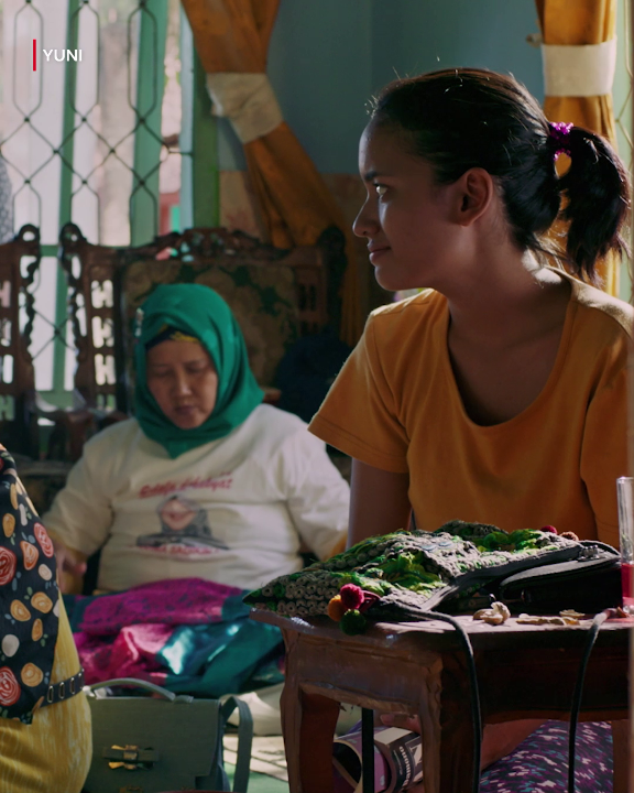 Itu mulut apa silet sih, Bu? Kok tajem banget~ Jadi, nonton film drama keluarga apa di Netflix hari ini?