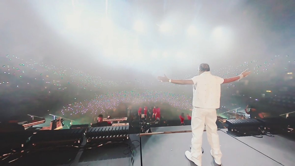 🚨 Young Jonn shares a recap of his entrance performance of “Dada” at his OVO Arena Wembley show in London. 🇬🇧🔥 ➕ ‘JIGGY: A LONDON STORY’ coming soon! 👀