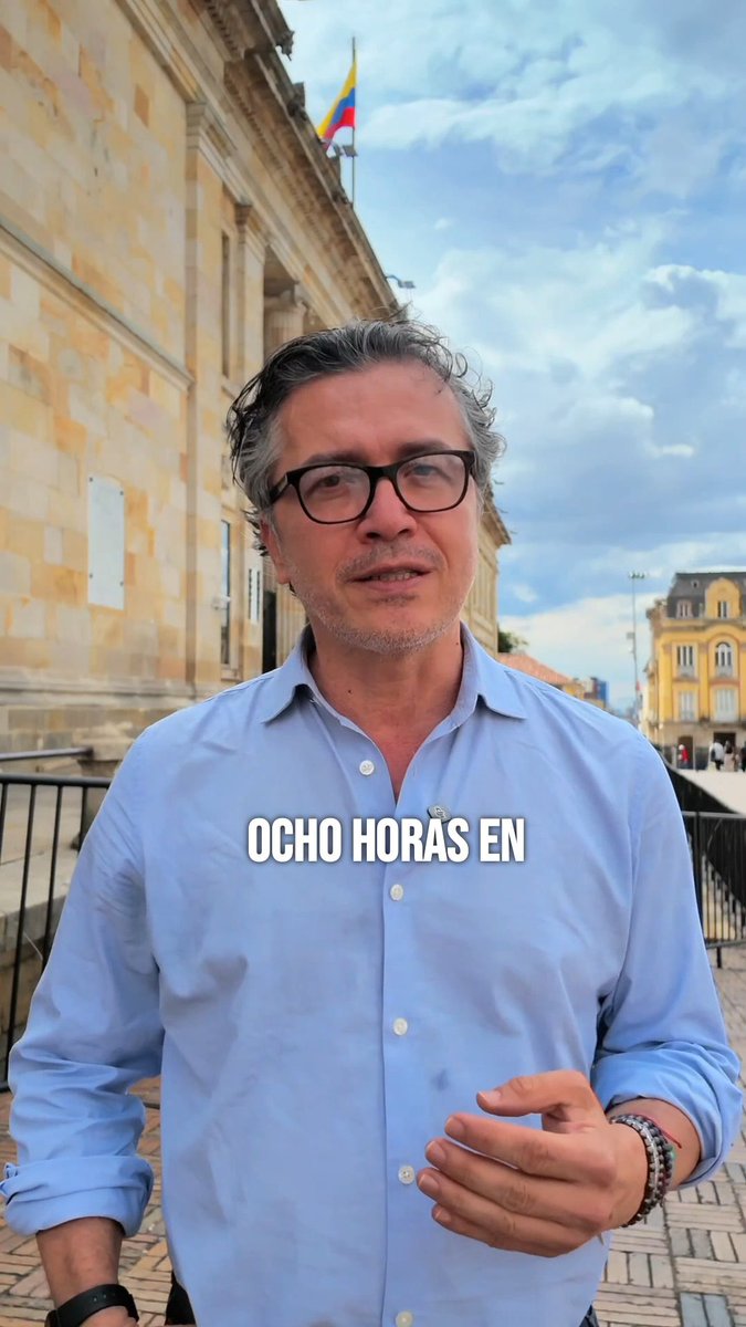 Hoy lanzamos #EnQueCabezaCabe, mi nueva sección para poner sobre la mesa las decisiones inexplicables de este Gobierno. Acompáñenme con el numeral #EnQueCabezaCabe y cuéntenme cuál es la decisión que ustedes creen que el país debe cuestionar y debatir. ✅ ¿#EnQueCabezaCabe que mientras Santa Marta enfrenta extorsiones y miedo el Presidente salga con un revolver a las calles? ✅ ¿#EnQueCabezaCabe que mueran niños en bombardeos y haya quienes los llamen “daños colaterales”? ✅ ¿#EnQueCabezaCabe recortarle recursos a la JEP? Para mas impunidad. ✅ ¿#EnQueCabezaCabe que Colombia se retire de una coalición internacional creada para promover los derechos de las personas LGBTI? Ahora díganme ustedes: #EnQueCabezaCabe que…? Los leo.