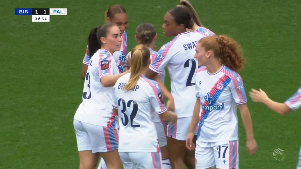 Shanade Hopcroft's free-kick goes all the way in! 💪