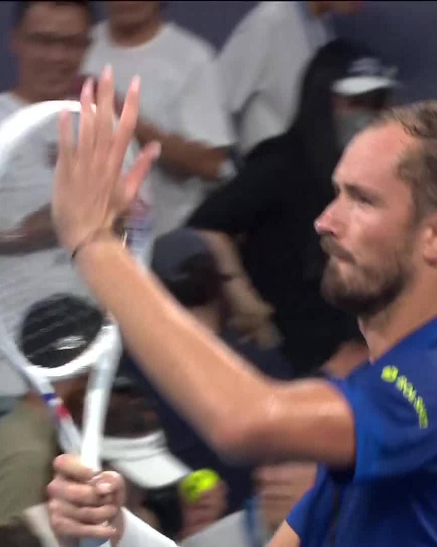 MEDVEDEV GETS IT DONE 💪 The No. 1 seed moves through to the semi-finals with a 6-3 6-7 6-3 victory over Wong! #HangzhouOpen