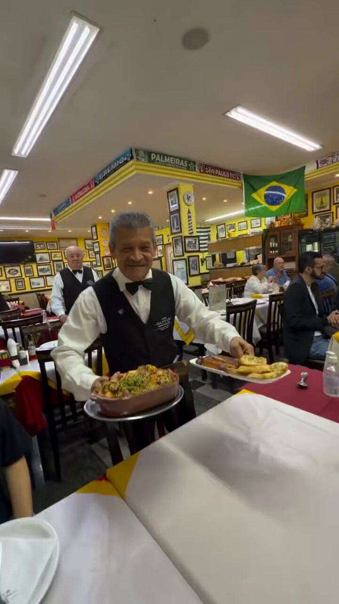 ⏰ O MELHOR RESTAURANTE PORTUGUES EM SP ⏰ CARA O MELHOR É QUE ELE É TODO TRADICIONAL E AS COMIDAS SÃO MUITO BEM FEITAS O ATENDIMENTO NEM SE FALA NÉ? AS PESSOAS TRABALHAM DESDE A FUNDAÇÃO! É TRABALHAR POR AMOR
