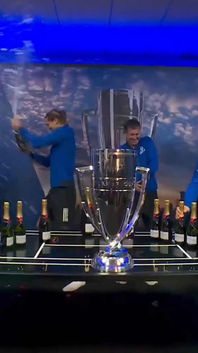 The champagne shower begins for Team Europe, the 2026 Laver Cup champions 🍾🏆