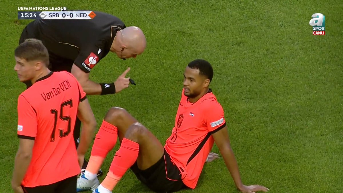 Hollanda'da Cody Gakpo, yaşadığı sakatlıktan ötürü oyuna devam edemedi. Ruben van Bommel, Gakpo yerine oyuna dahil oldu.