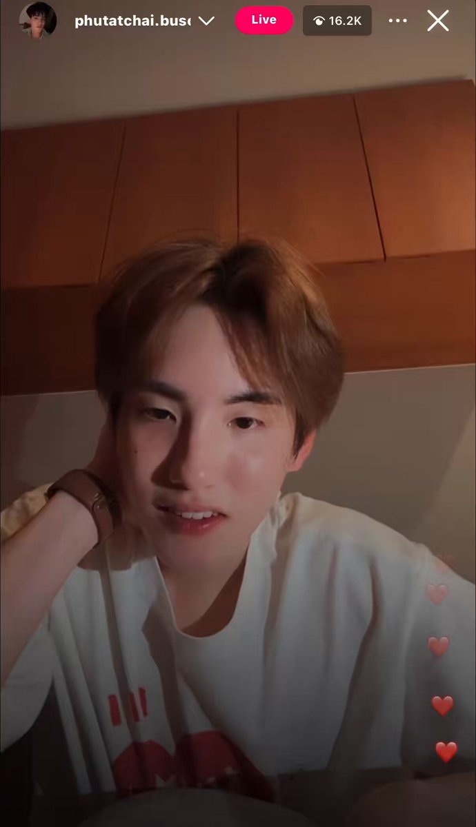 ภู : เชื่อไหมคนเราไม่สามารถหลับตา อันนี้เคยเล่นไปแล้ว ผมรู้ทันเว้ย ฮึ่ย เห้ย ๆๆๆ เล่นที่ไหนน้อ ที่ห้องใครน้อ