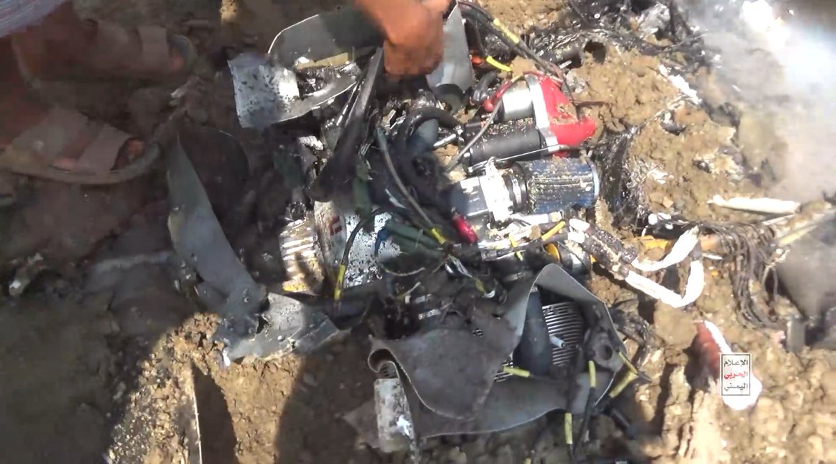 مشاهد حطام طائرة استطلاع مسلحة نوع "كاريال" تابعة للعدو السعودي أسقطتها الدفاعات الجوية في أجواء محافظة حجة - 27 سبتمبر 2026م