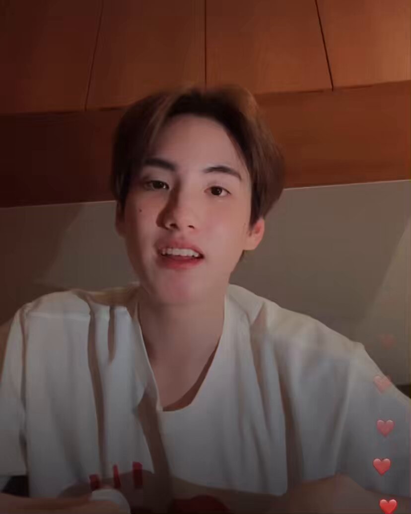ภู : 9214 มีอนาคตกันทุกคนเลยนะคับ เรียกว่าเป็นอนาคตของชาติ อีกหน่อยไอ้บัสก็คงแก่กันแล้ว ยังไงก็ขอฝากความหวังไว้ที่เด็กรุ่นใหม่ / ป้าขำจะขิตถ้าพวกเอ็งแก่ แล้วบีอัสล่ะ ห้ะ 🤣 #PHUTATCHAI #9214KIDS