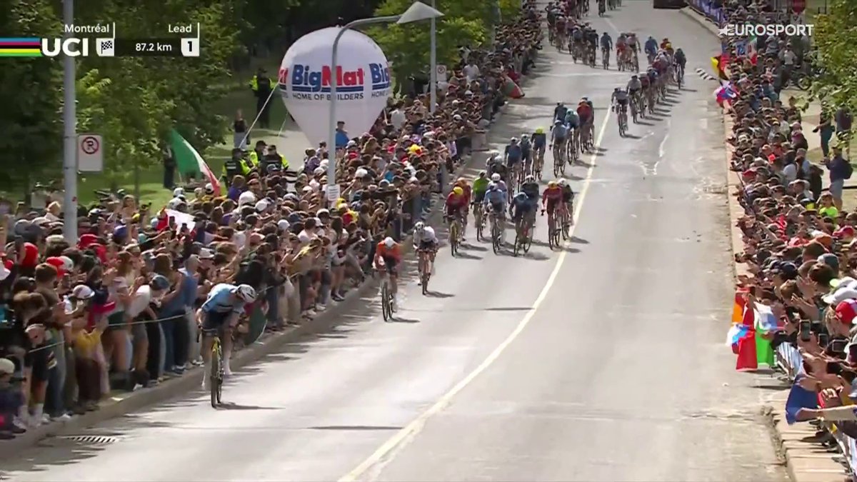 Los de siempre. Da igual el escenario. Van Aert lanza su ataque y Van der Poel responde. La batalla está servida. #Montreal2026 #LaCasadelCiclismo